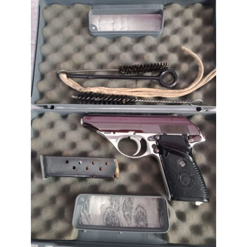 80 öncesi Anarşik dönemin en popüler silahlarıdan biri idi Beretta mod 70 nam-ı diğer Düğmeli Beretta TEMİZ T.S.K uvvetleri envanter kayıtlıdır . orjinal vede özel meneviş boyası ile özel boyatılmıştır. Tutunları için vazgeçilmez.