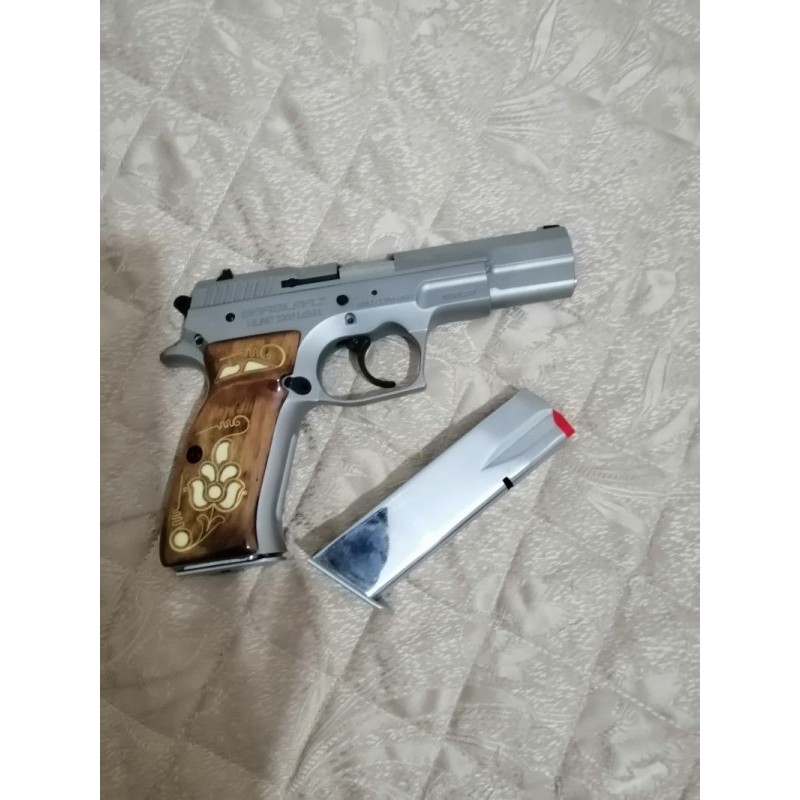 Emekli polis memur dan satılık silah