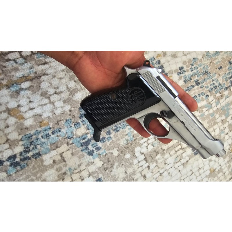 Memurdan düğmeli baretta