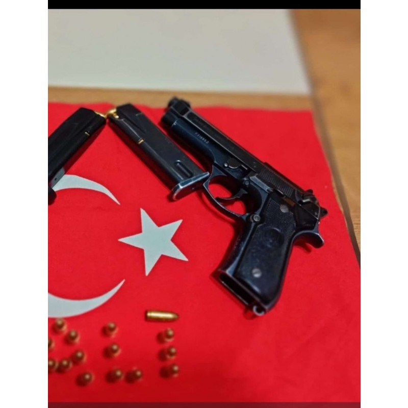 Emekli Jandarma özel harekat personelinden Beratta 92 fs 9mm taşıma ruhsatlı hiçbir sorunu yok saat gibi çalışıyor keyfe keder kaplama yaptırılabilir