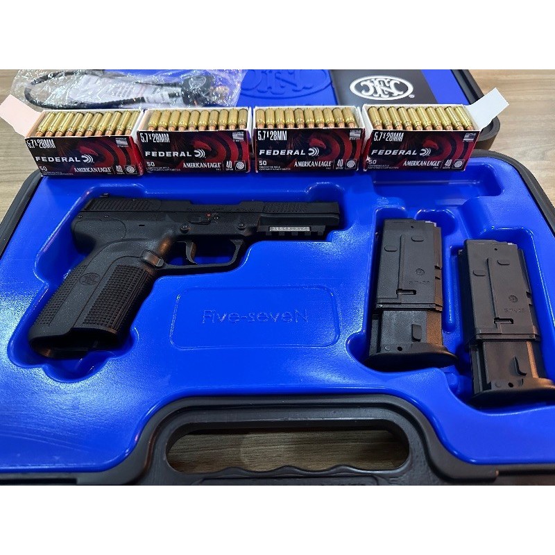 FN 5.7 + 200 fişek + 2 şarjör