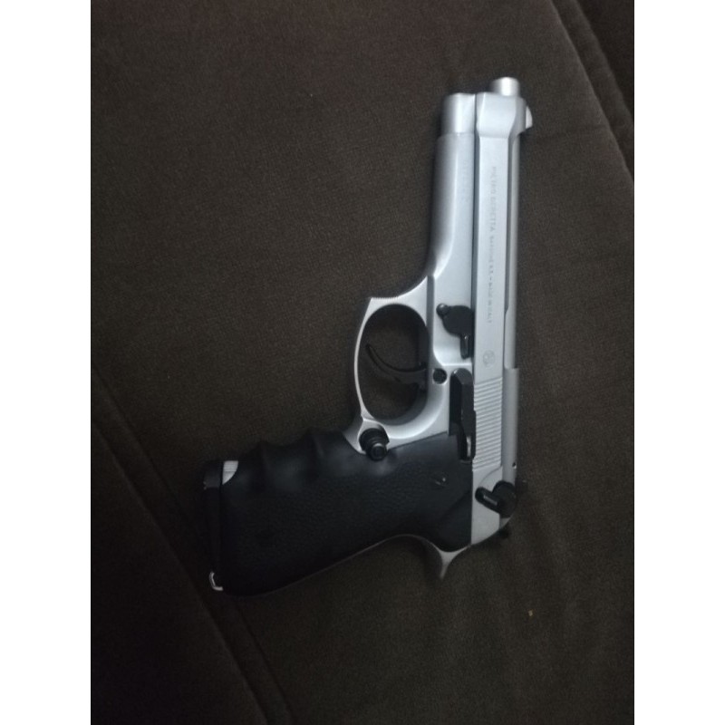 Memurdan satlık ruhsatlı temiz Baretta