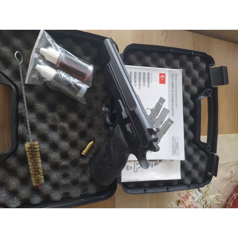 Emekli askeri personelden