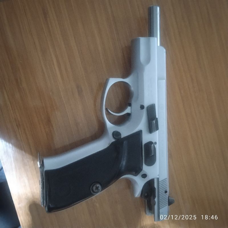 Sahibinden satılık ruhsatlı 1993 model cz75 tabanca