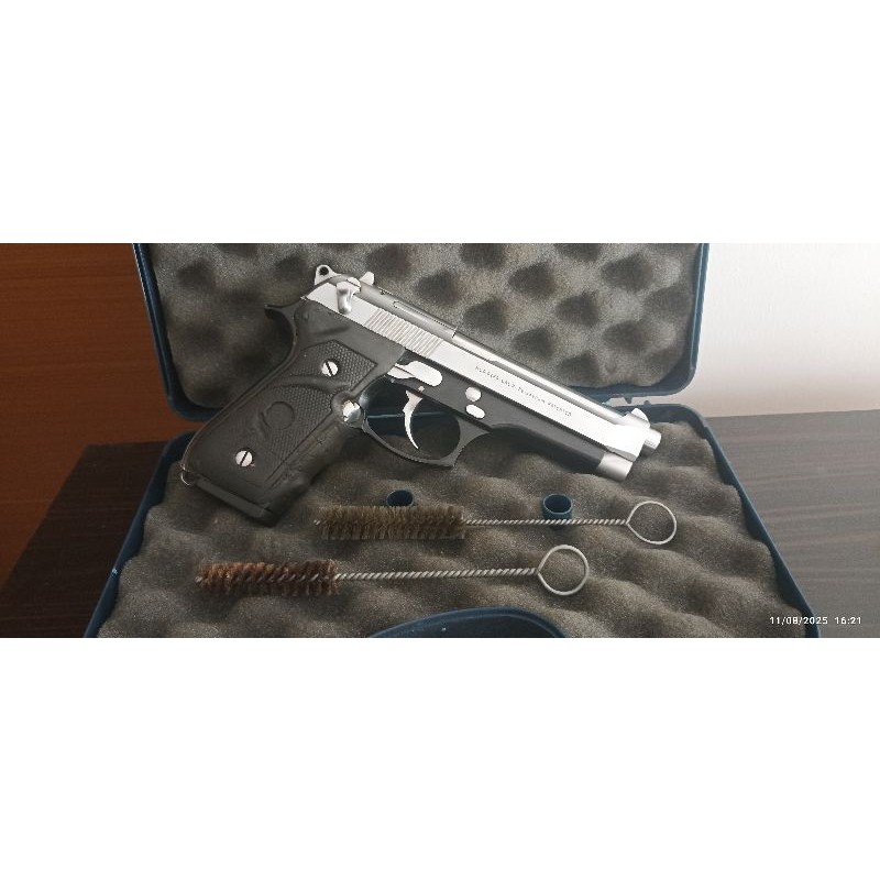 Polisten tertemiz Baretta 92 FS