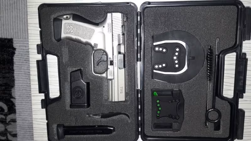 emniyet mensubundan sadece 50 mermi atılmış temiz bir tabanca