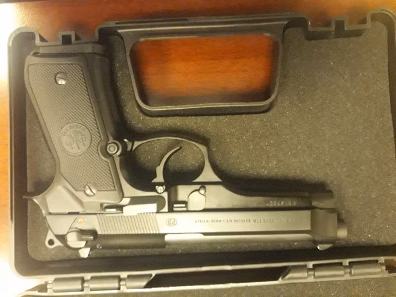 BERETTA SIYAH