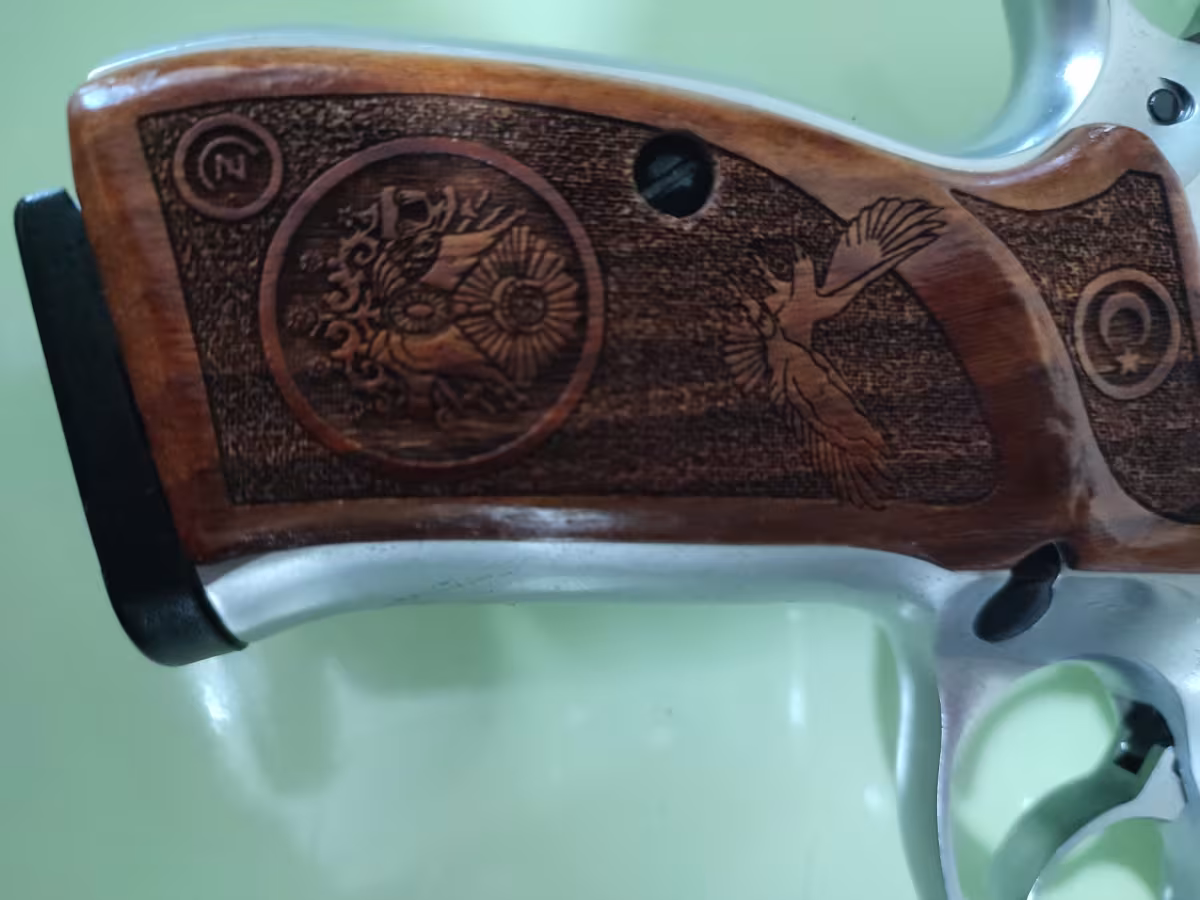 Koleksiyonluk 1994 Model Taşıma Ruhsatlı CZ 75 B - Özel Nikelaj & Ahşap İşleme (Çift Şarjörlü)+1000 adet mermi hakkı