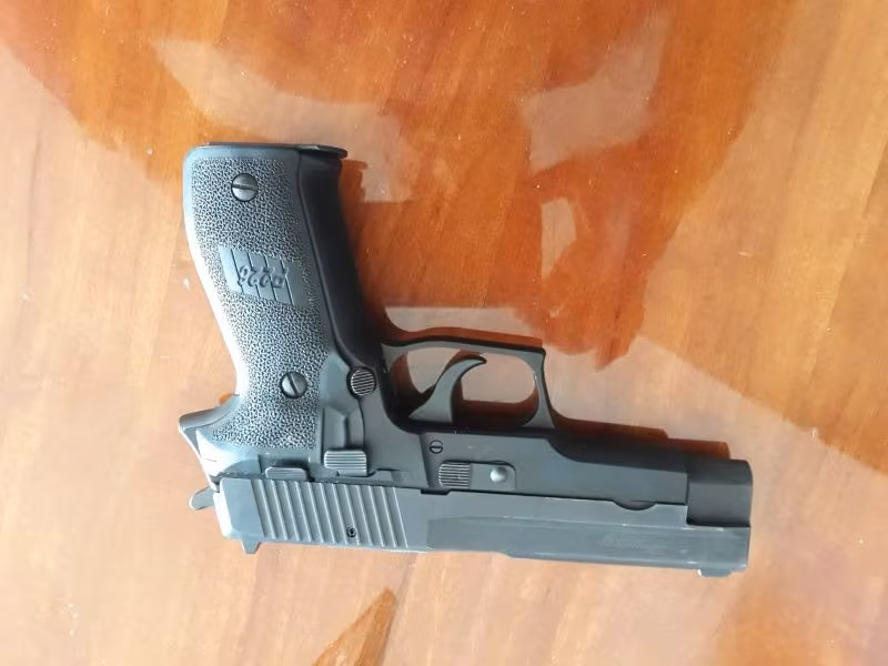 Sahibinden temiz taşıma ruhsatlı sig sauer p226