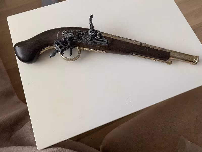 Klasik koleksiyonluk tarihi çakmaklı tabanca