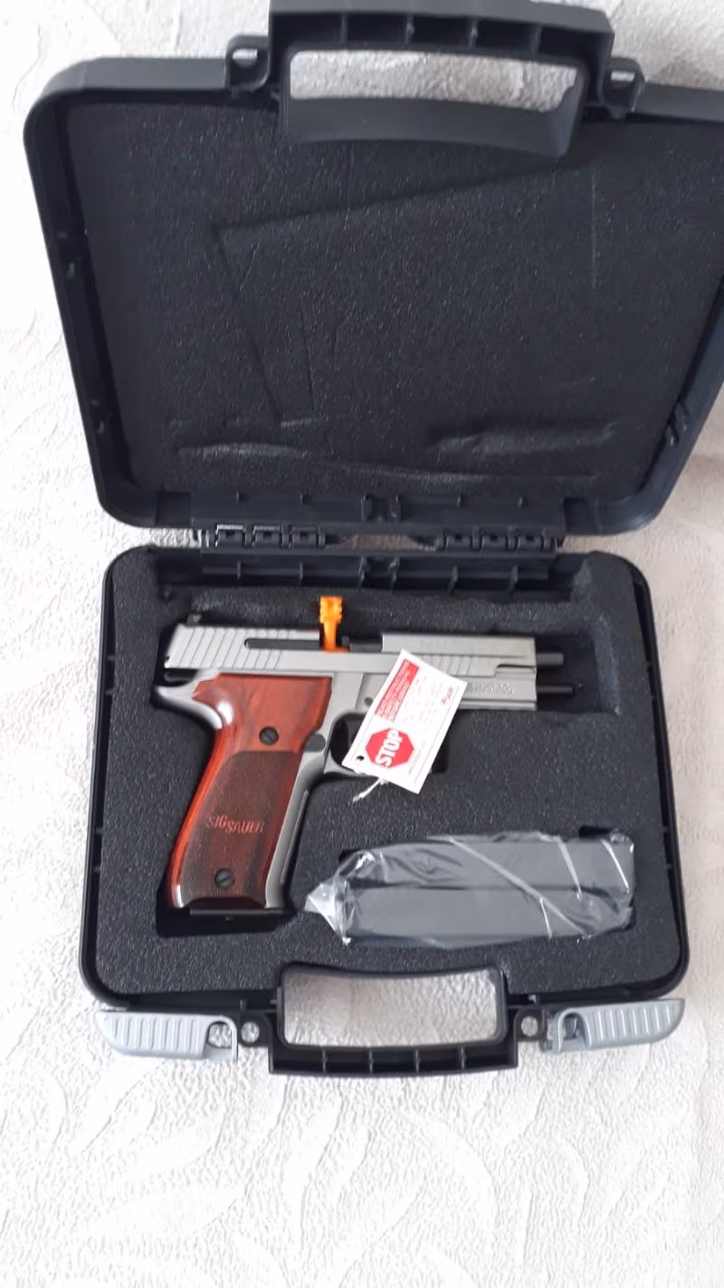 Emekli kamu görevlisinden Sig Sauer P 226 Stainless satılık silah
