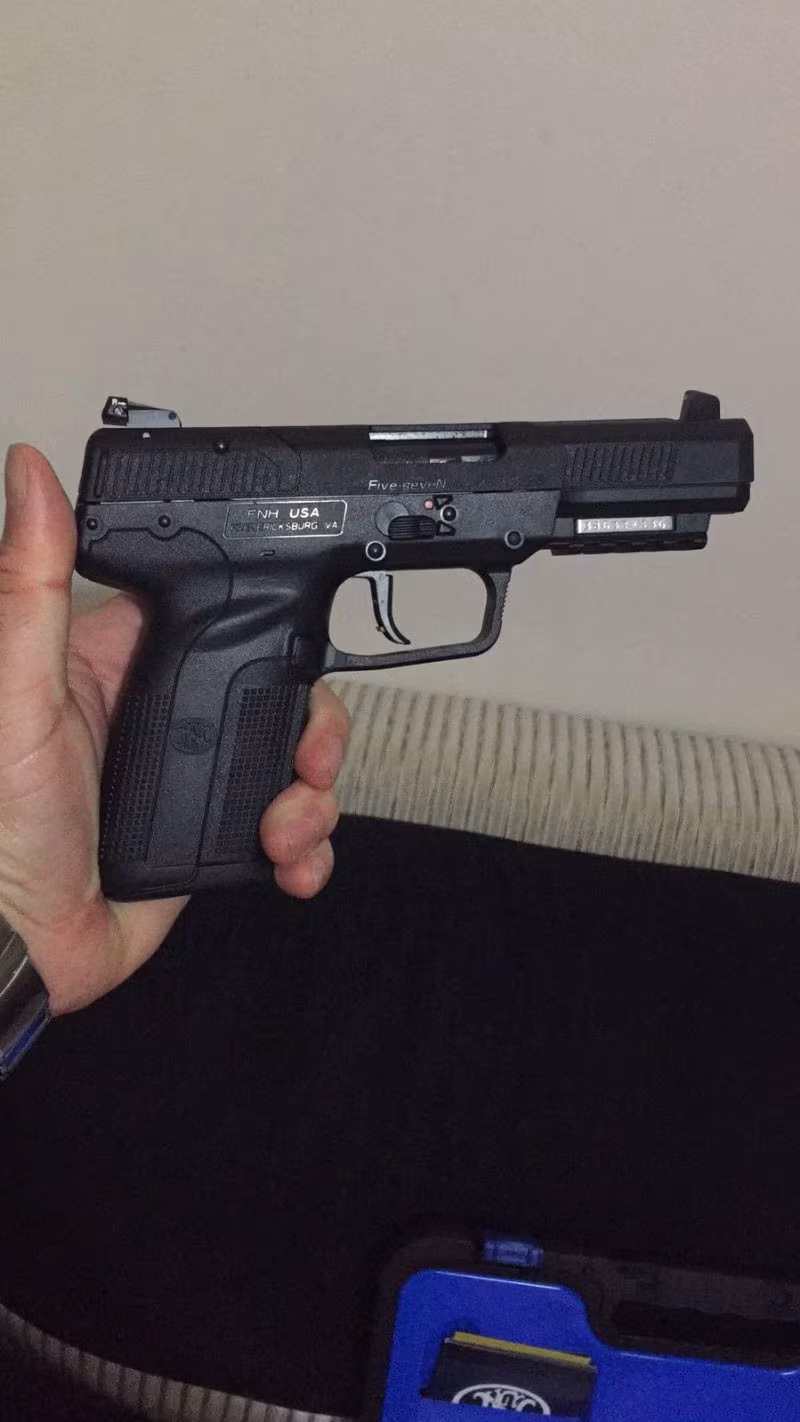 Sıfır Five Seven zırh delici silah