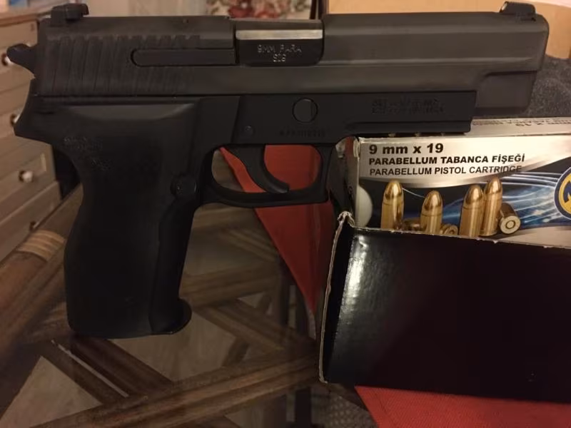 KAMU GÖREVLİSİNDEN SIFIR HİÇ KULLANILMAMIŞ AMBALAJINDA SIG SAUER P226