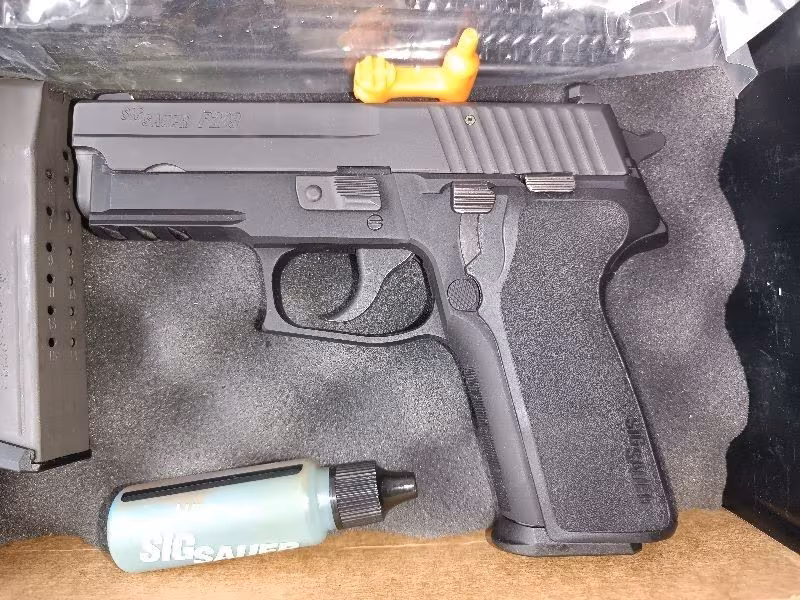 p229, amerikan. kamu temiz 1-2 şarjor kullanılmış orjinal kutusunda yedek şarjörleriyle