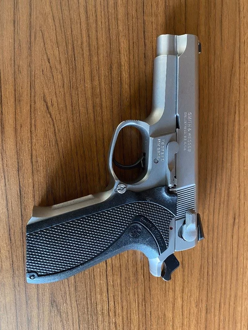 Smith & Wesson  15+1 Tabanca