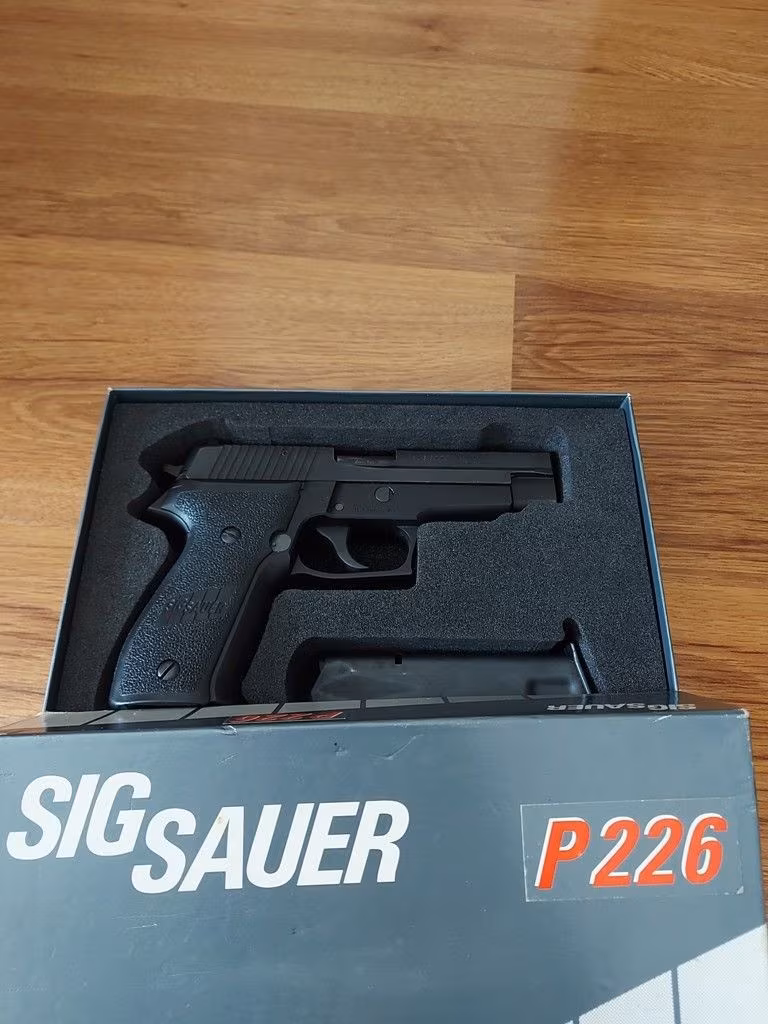 Sig Sauer P226  (ALMAN)