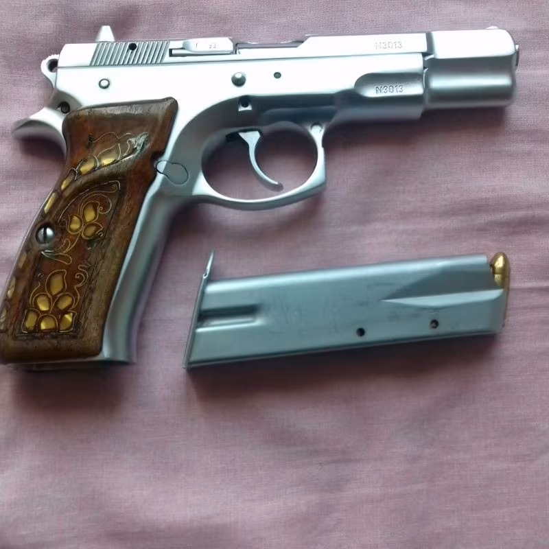 Atış hocası Emekli polisten ikinci el CZ-75 B sıfır ayarında