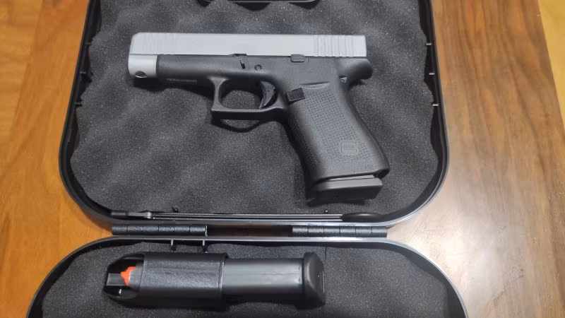 Kamu görevlisinden Sıfır kutusunda GLOCK 48 SİLVER MKE dan alınma hiç atış yapılmamış