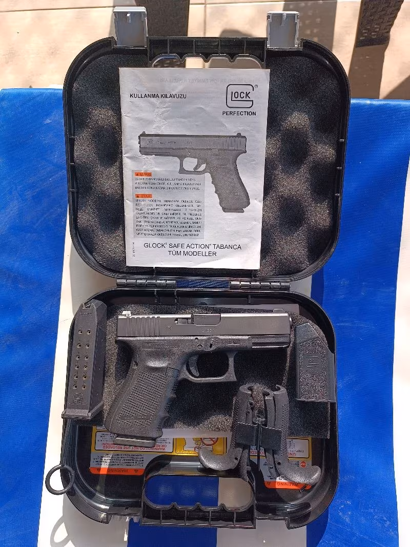 GLOCK 19 GEN TABANCA ÇİZİK YOK TEMİZ AVUSTURYA YAPIMI KUTUSUNDA