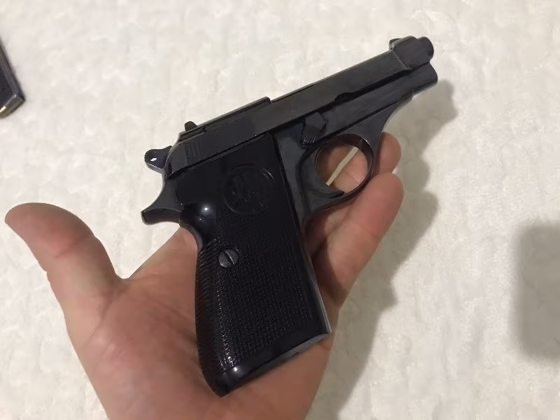 Düğmeli Baretta