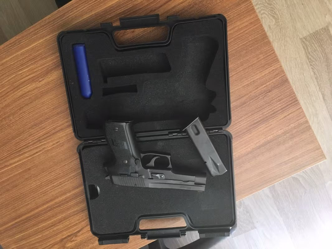 Memurdan temiz Alman Sıg sauer