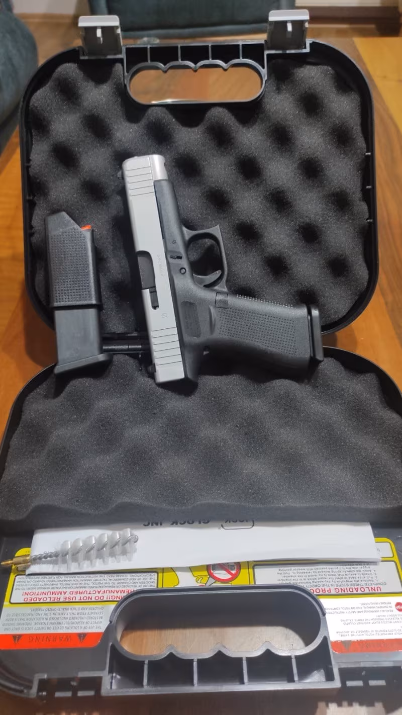 Kamu görevlisinden Sıfır kutusunda GLOCK 48 SİLVER MKE dan alınma hiç atış yapılmamış