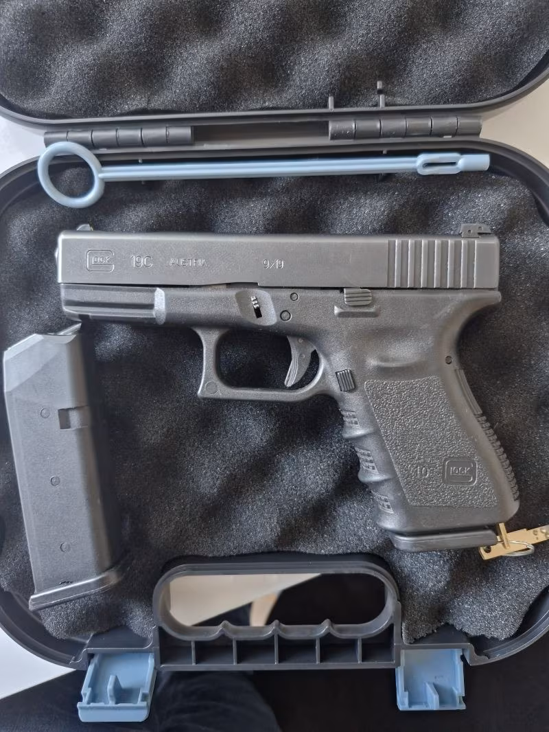GLOCK 19 C ÜSTÜ DELİKLI ANAHTARLI KAMU PERSONELİNDEN