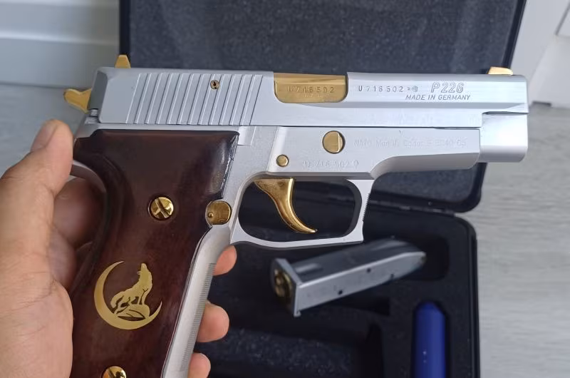 EMEKLİ EMNİYET GÖREVLİSİNDEN KUTUSUNDA SIFIR AYARINDA ÇOK AZ KULLANILAN KROM KAPLAMA SİGSAUER P 226 - 7000 DOLAR