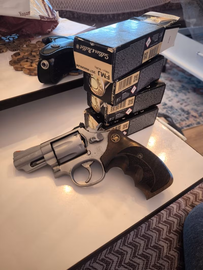 3.57 Smith wesson tabanca mı şarjörlü hafif bir silahla takas etmek istiyorum