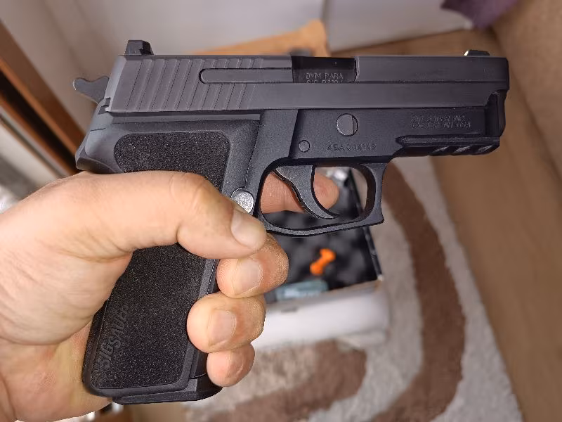 YÜKSEK YARGI MENSUBUNDAN ALDIĞIM SIFIR SİGSUAR P229  AMERİKAN TABANCA 3 ŞARJÖRLU TÜM APARATLARI MEVCUT