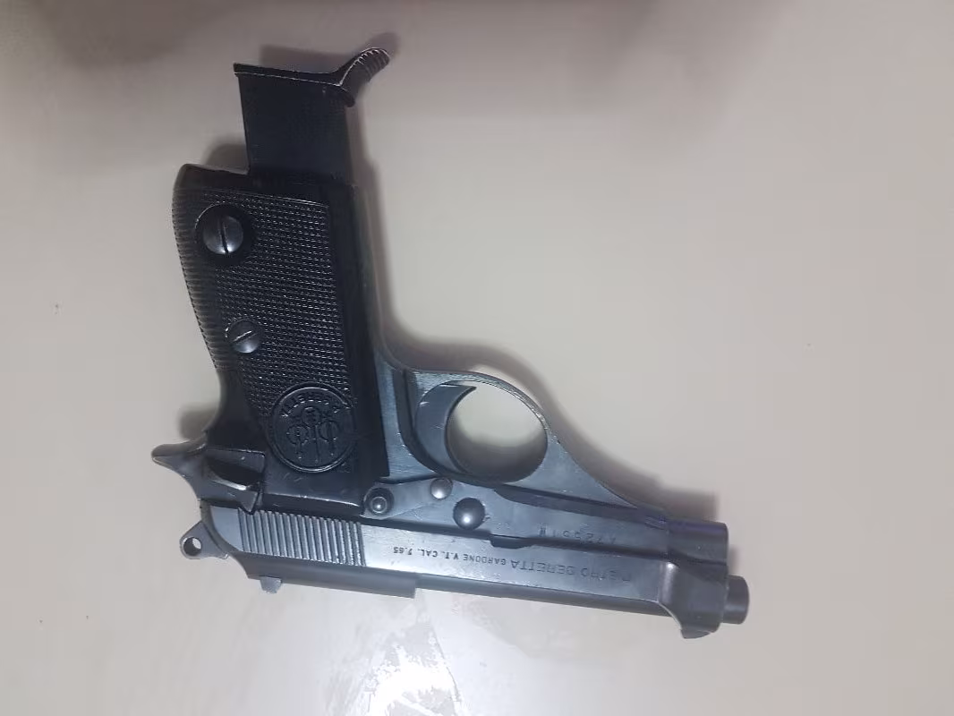 Düğmeli Baretta