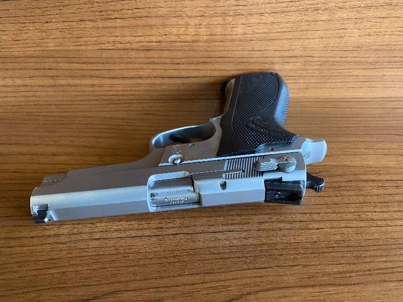 Smith & Wesson  15+1 Tabanca
