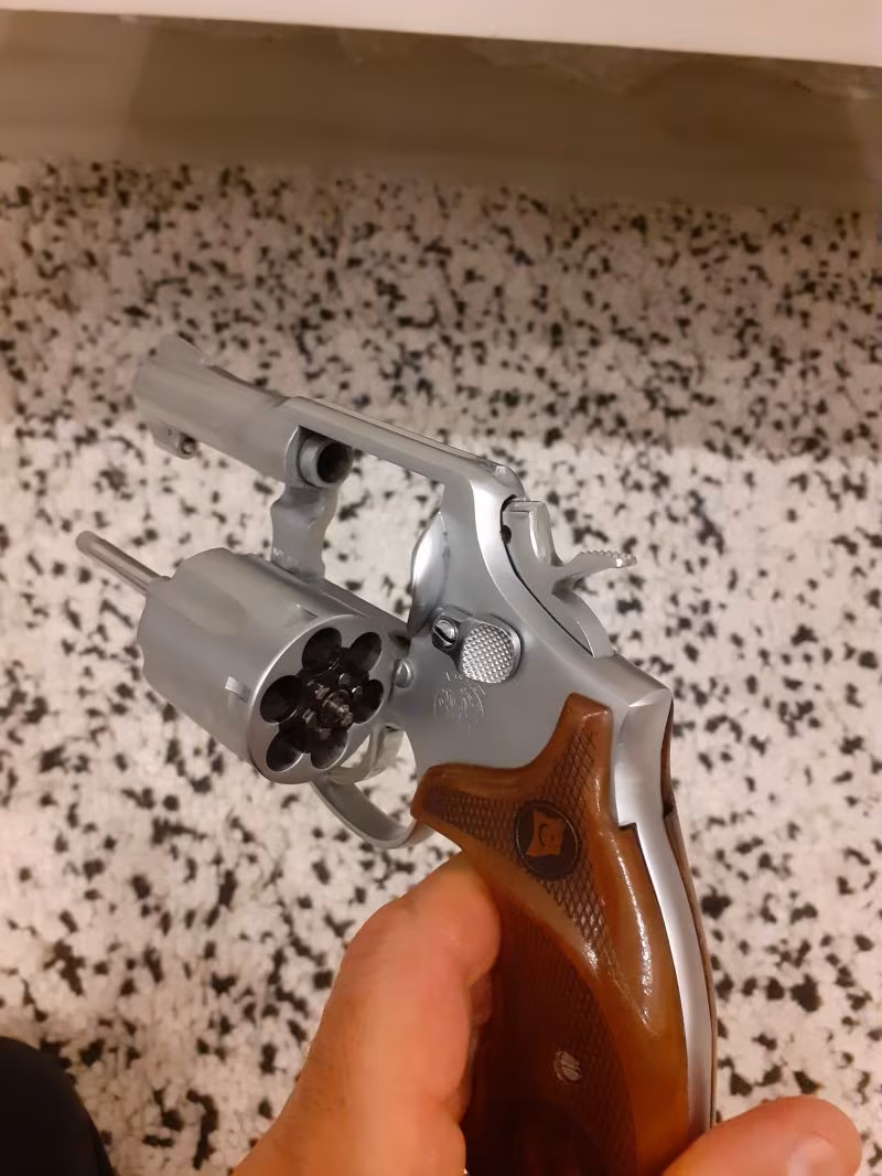 Kamu personelinden Smit wesson