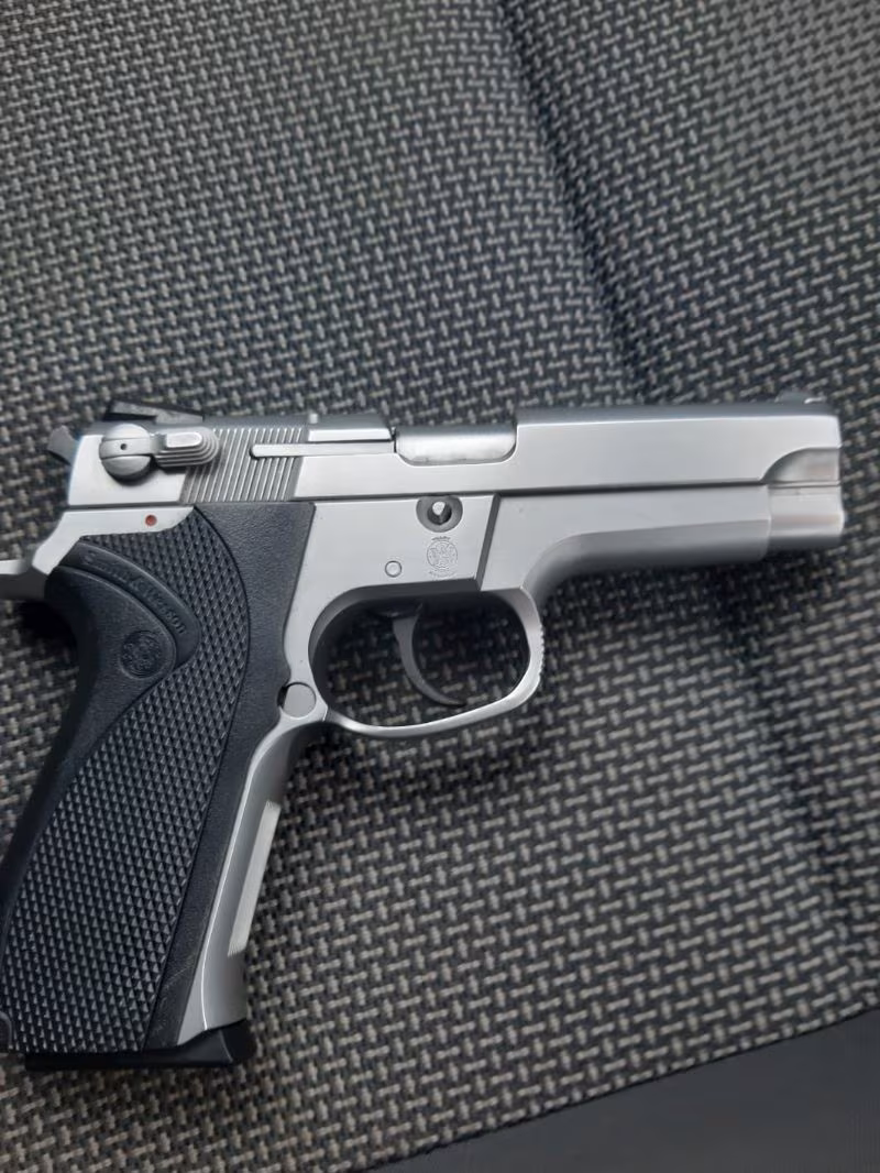 Markası herşeyi anlatmaya yetiyor Smith & Wesson 5906 şarjörlü