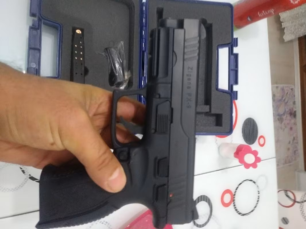 Tabancam temiz sıfır gibi 50 mermi atılmışdır son fiyat acil satlık)tır