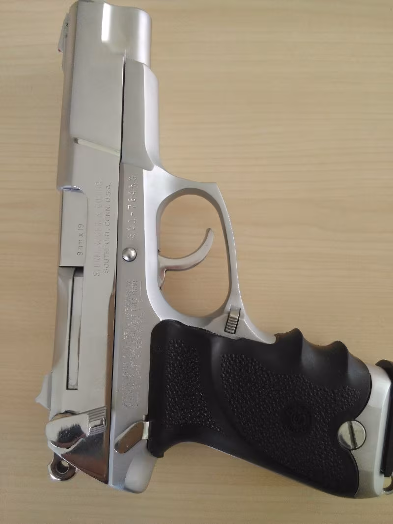 RUGER P 85 -15+1