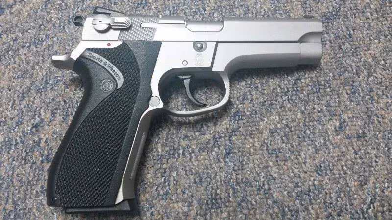Smith & Wesson 5906