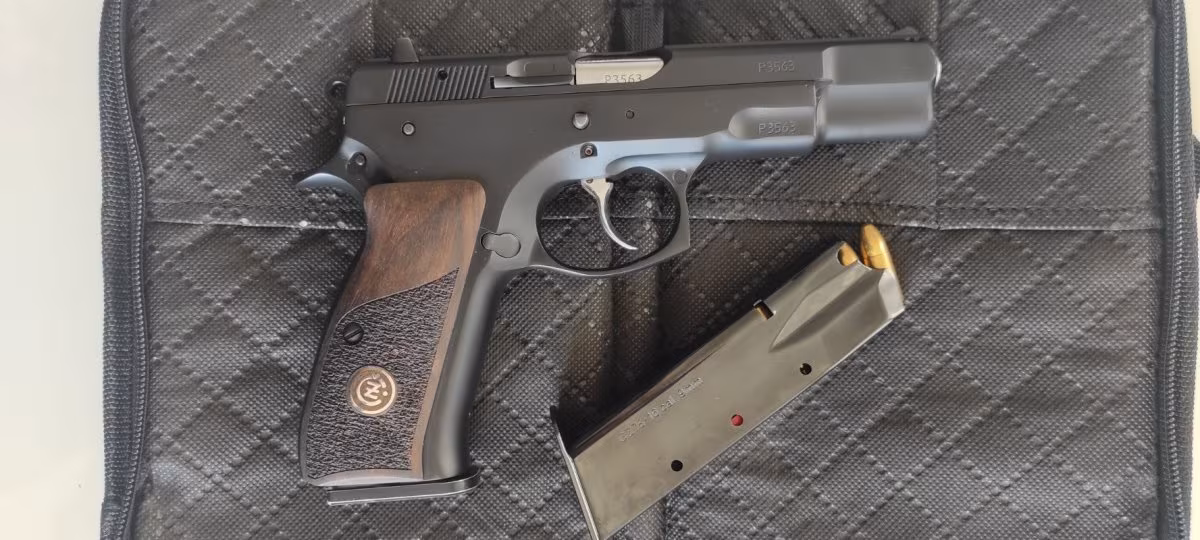 ✓CZ 75 B