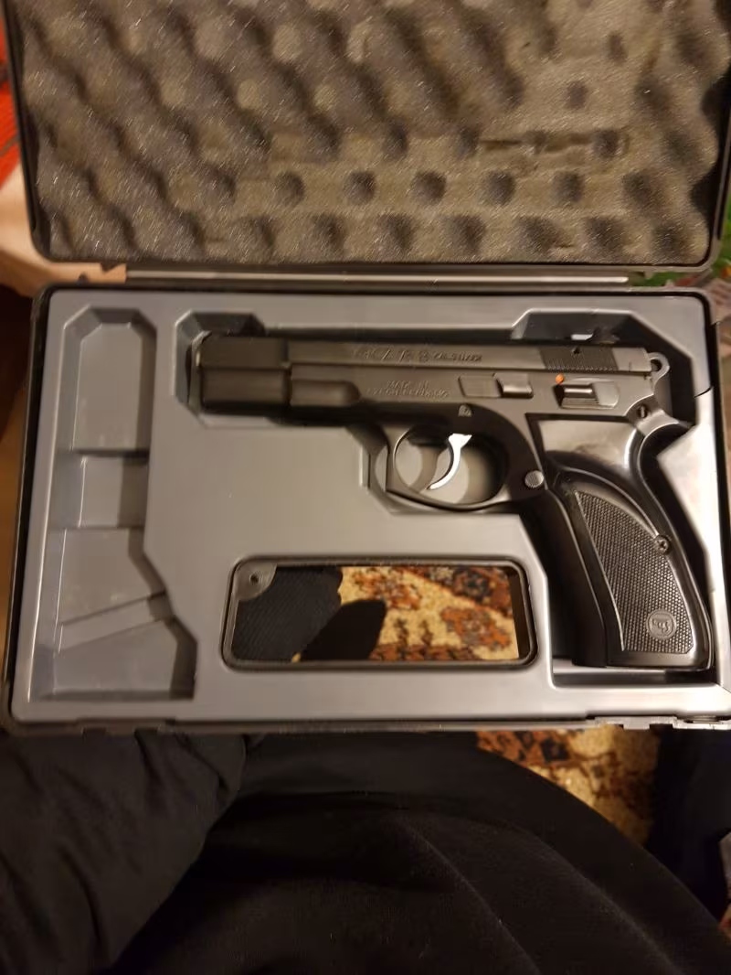 Emekli polis memurundan temiz Cz 75 B