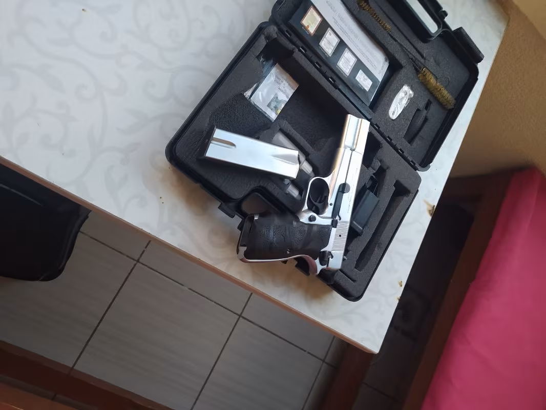 14 lu Browning emekli Polisten