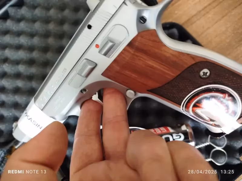 CZ75B model İnoks tabanca