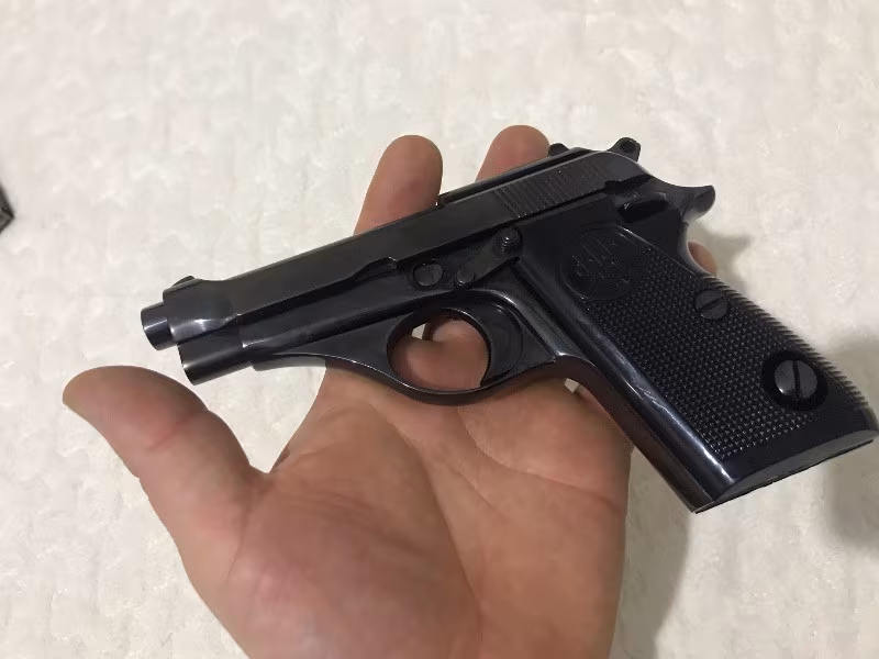 Düğmeli Baretta