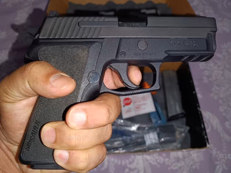 SIFIR SİGSUAR P 229 TABANCA ETİKETLER ÜZERİNDE TÜRKİYE'YE GELEN SON SİGSUARLARDAN TUTULAN MODELİ ORJİNAL KUTUSUNDA TÜM APARATLARI İLK GÜNKÜ GİBİ POŞETİNDE BULUNDURMA OLDUĞU İÇİN KUTUSUNDA KASADA MUHAFAZA EDİLMİŞ