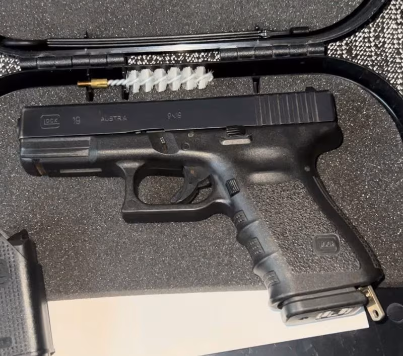 RUHSATLI,SIFIR KUTUSUNDA HİÇ KULLANILMAYAN ANAHTARLI,GERÇEK AVUSTURYA GLOCK 19 - 180.000 TL.