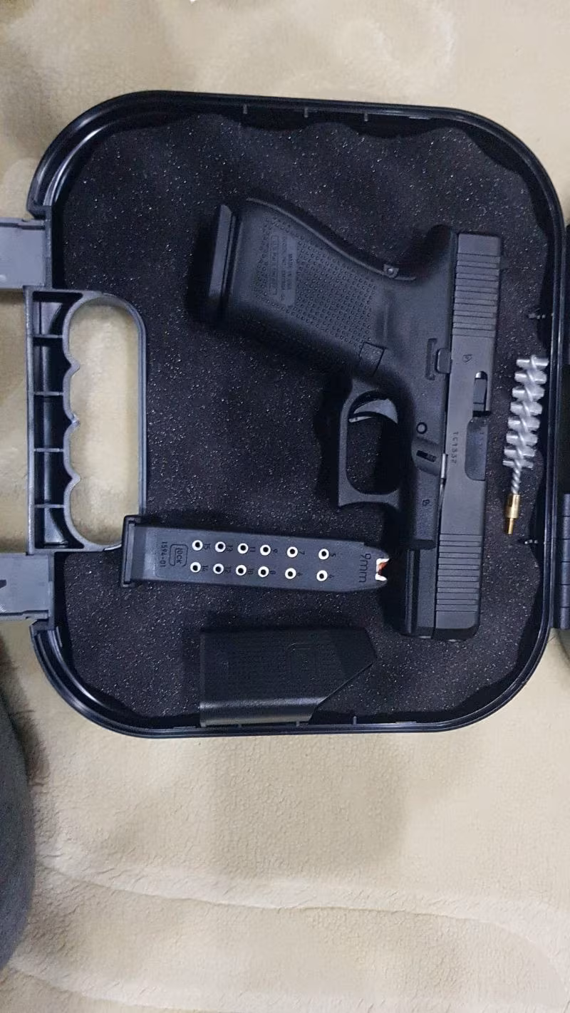 100. Yıla özel Glock 19 Gen 5 Kamu görevlisinden