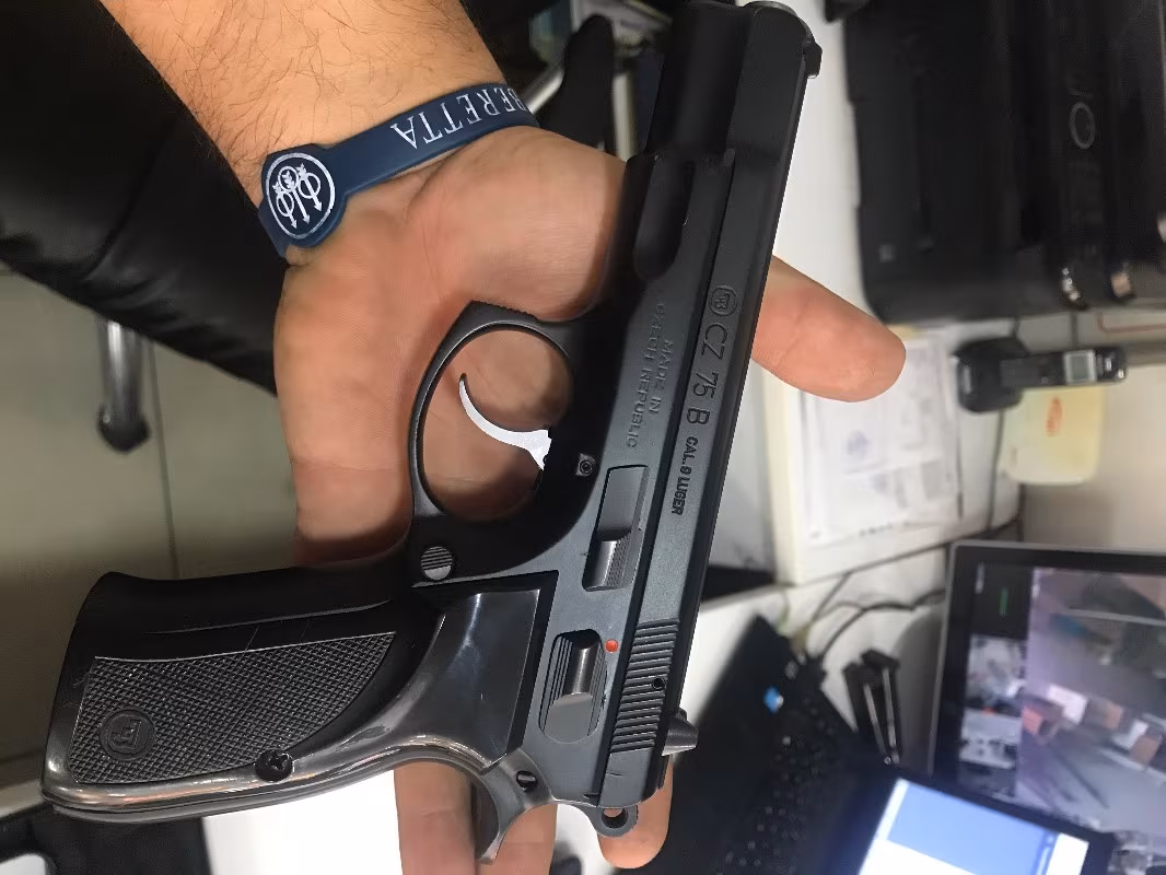 SIFIR AYARINDA KUTUSUNDA CZ75 B