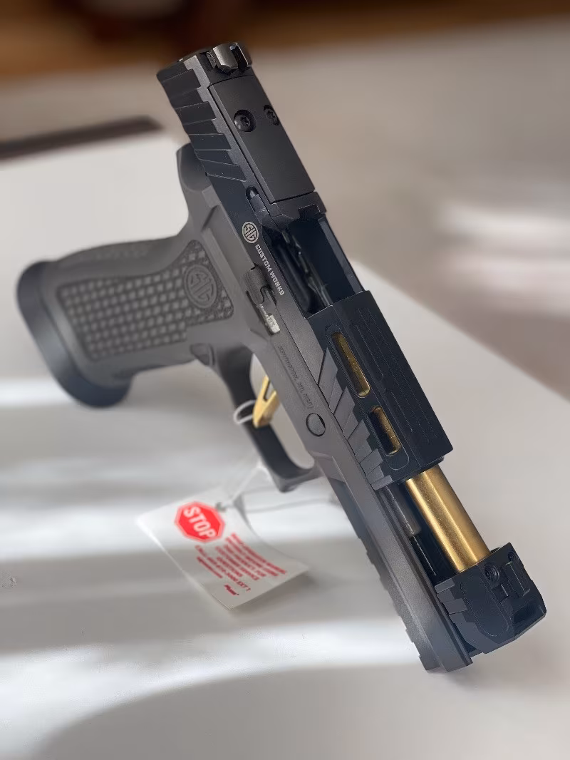 Türkiye’de tek Sig Sauer P320 Spectre comp. gold