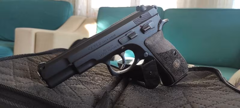 ✓CZ 75 B