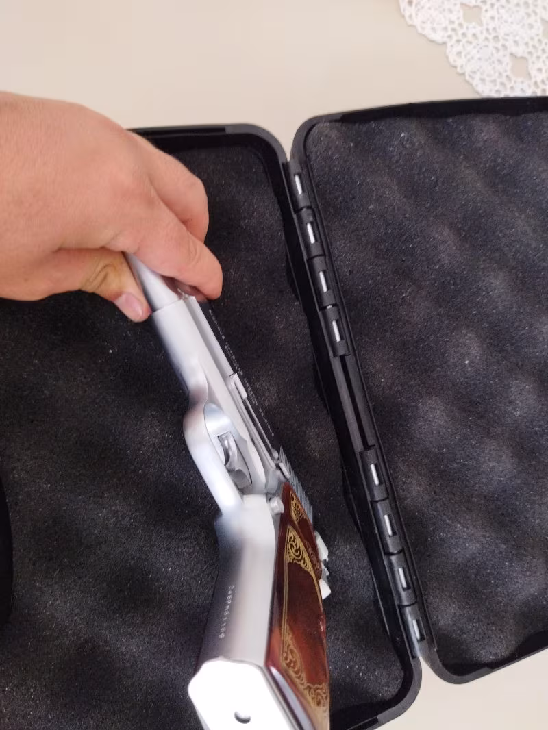 Silahların babası satışta