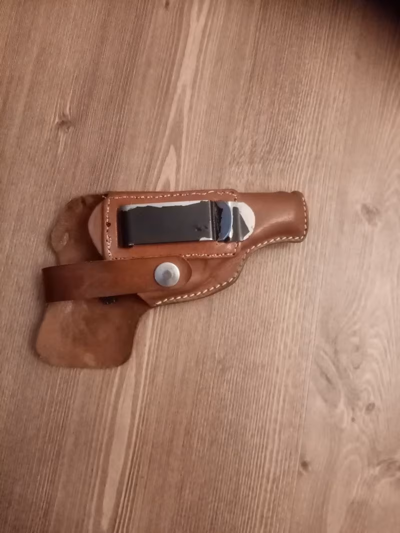 Emekli İcra Müdüründen temiz ruhsatlı ASTRA 7.65 MM MOD 4000 silah